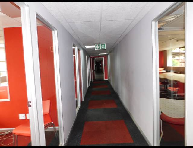 1,380M² OFFICE TO LET IN FERNDALE
